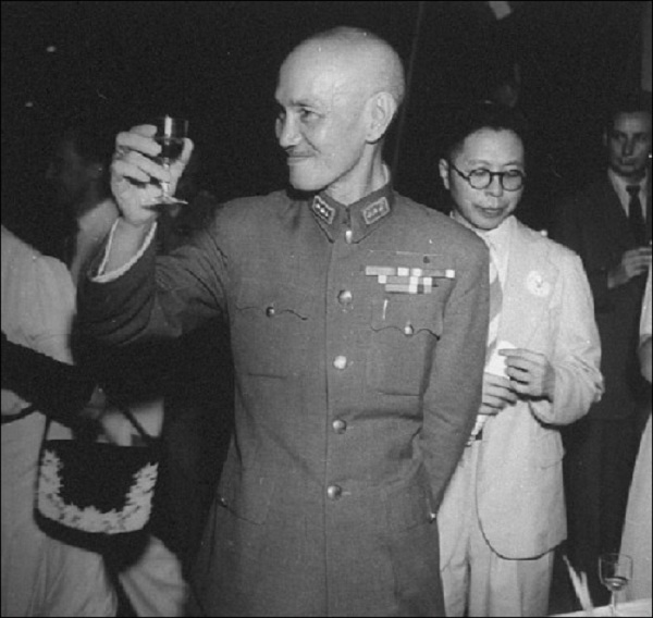 1950年袁文會被押送刑場槍決，路旁群眾大喊：毛主席給我們報仇了