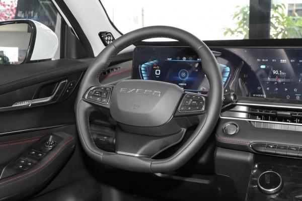 價效比不錯的SUV，內飾奢華，配置豐富，10&period;99萬起，實拍星途追風