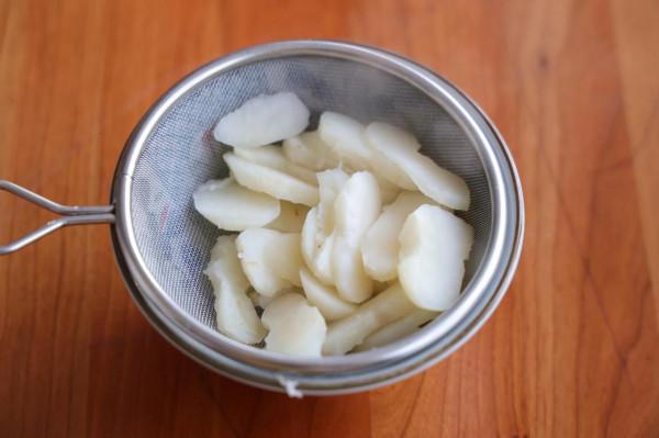 特別適合家宴上的一道甜品，Q彈有嚼勁，不甜不膩，解饞又解膩