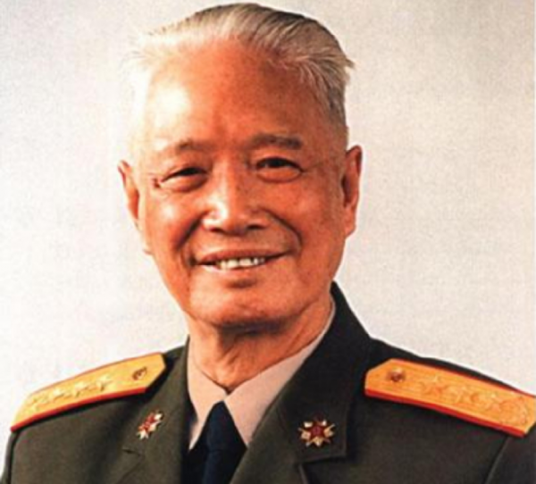 1981年，安徽宿縣來了一位開國中將，握著老婦的手說：我來看您了