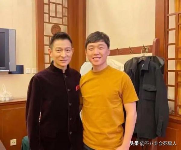 8位明星出席央視茶話會，劉德華黃軒一身正氣，個個都是優秀藝人