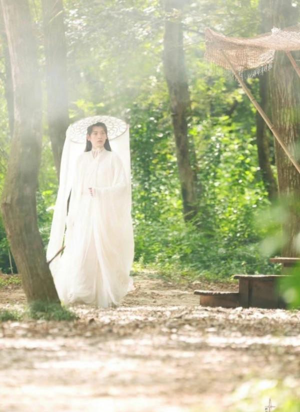 《天官賜福》路透曝光，站姐畫衣服，這個保密程度你期待嗎