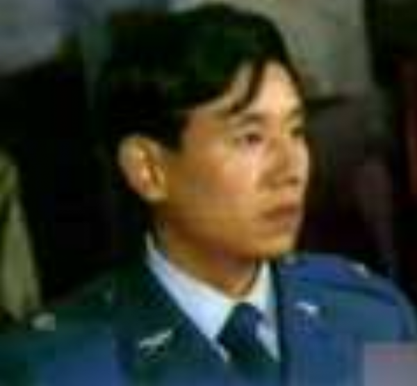 飛行員吳榮根：1982年駕機叛逃獲5000兩黃金，晚年還想回國養老