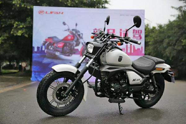 一萬出頭的平民版哈雷肥霸，體格健壯但內心“空虛”