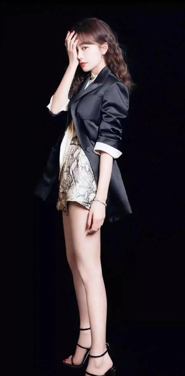 美豔絕倫的秦嵐