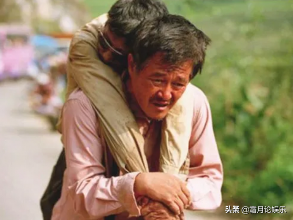 2005年，湖南老漢揹著工友屍體走了半個中國，稱：為了落葉歸根