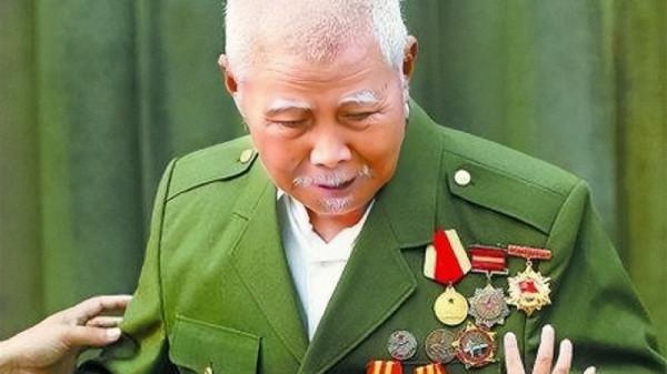 86歲老農隱姓埋名55年，掏出一破布包驚呆上級：您是特等功臣？