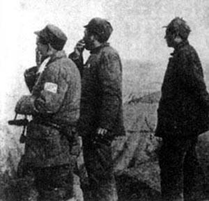 後面是追兵,前面是大河,周恩來萬分焦急,毛澤東淡定說:拿煙來 後面是追兵,前面是大河,周恩來萬分焦急,毛澤東淡定說:拿煙來