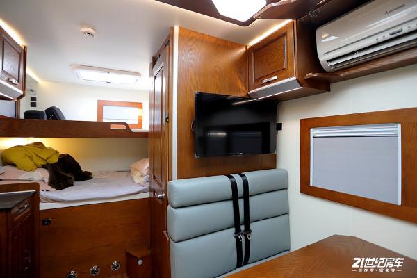 實力比肩進口MAN，實拍國內重卡傑出代表之羅曼威爾德越野房車