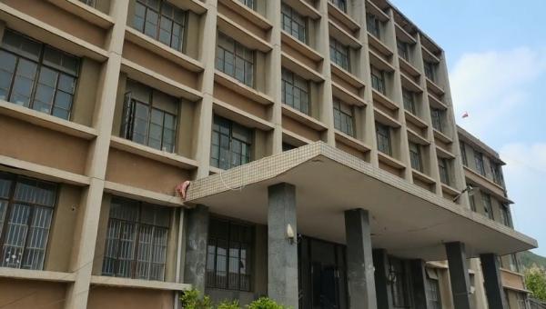 山東蒙陰軍工廠遺址，建築完好卻空無一人，獨自遊覽感觸頗多