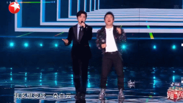 東方衛視跨年：54歲周慧敏狀態好，黃渤大跳迪斯科，沈騰搞笑出場