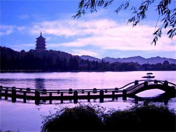 民間故事：書生經過古橋，發現有人跳河，河邊石龜：我看了三回了