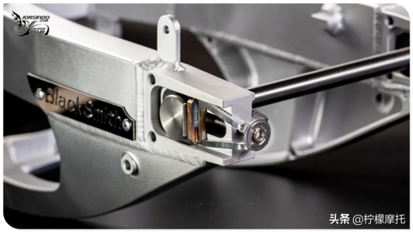 鈴木小鋼炮GSX-R150改後搖臂很簡單？