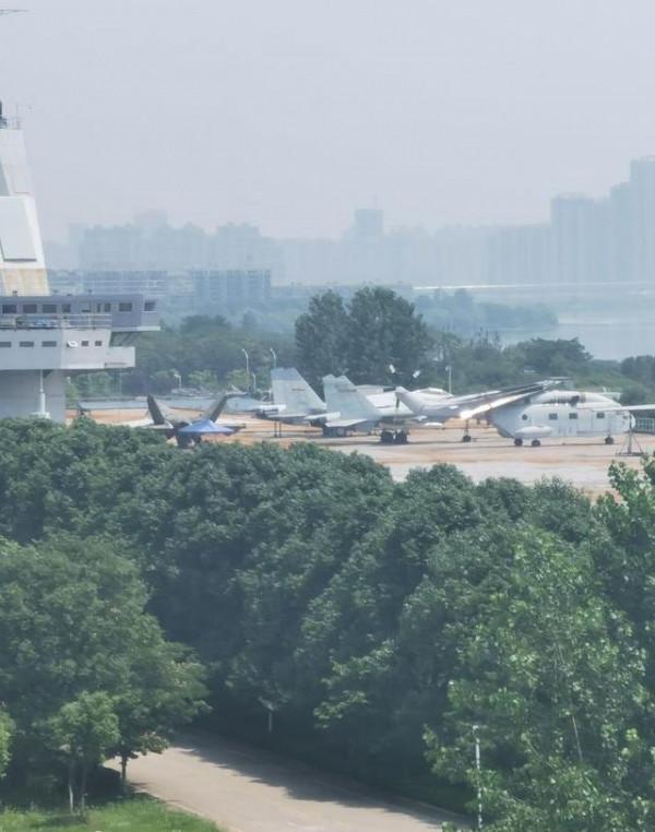 003到底需要什麼樣的艦載機 中型五代&plus;重型殲-15 電子戰機很關鍵