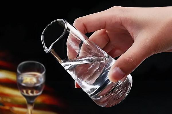 中國4大“光瓶”酒，都是100%純糧佳釀且好喝不貴，懂得都是行家