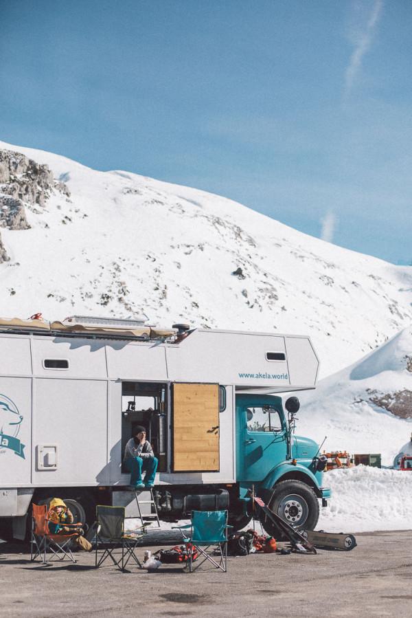 賣掉所有東西，兩夫妻帶著4歲的兒子，開卡車環遊世界。（1）