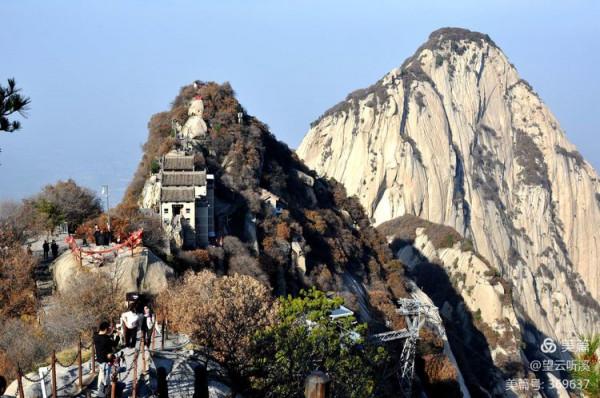 乘坐西峰索道上華山