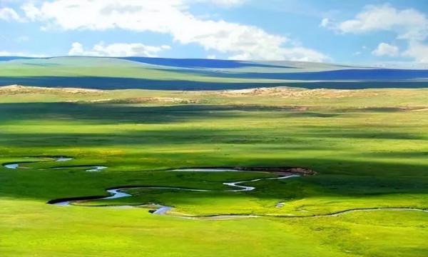 中國最美的9大草原，一輛車，三五好友，就可以馳騁在草原上