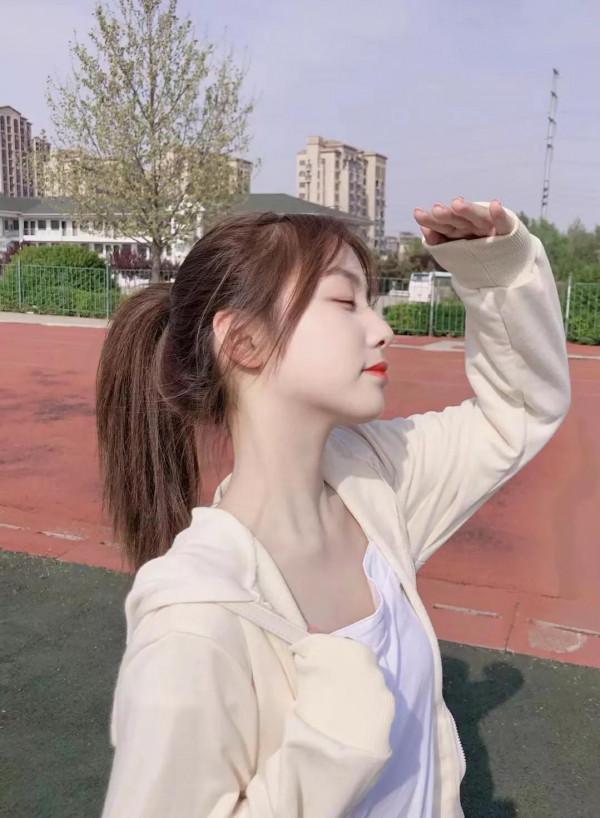 學院風薄款外套，如何穿搭更有高雅感？