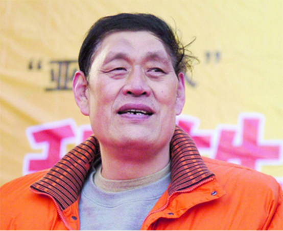 2008年穆鐵柱病逝,兒女都是正常身高,都沒有繼承父親的事業 2008年穆鐵柱病逝,兒女都是正常身高,都沒有繼承父親的事業