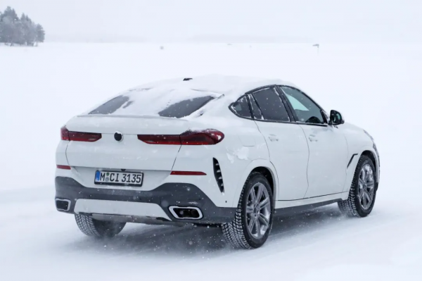 賓士新車真怪異，汽油MINI再續命