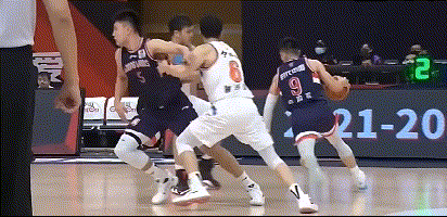 14中11!龍獅“諾維斯基”狂砍25+8,他把新疆內線防守當成提款機 14中11!龍獅“諾維斯基”狂砍25+8,他把新疆內線防守當成提款機