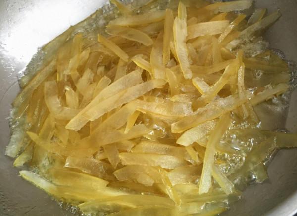 柚子皮扔掉太浪費了，做成糖果小零食，清香爽心，下火潤燥還養顏