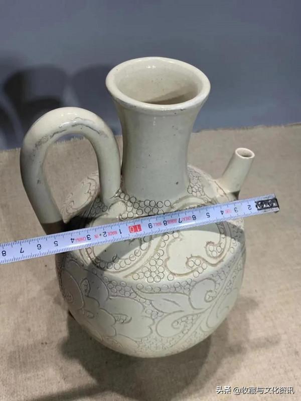磁州窯白釉珍珠底刻花執壺鑑賞