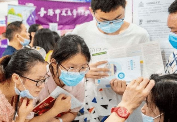 放棄民辦三本，選擇公辦專科之後才明白的4件事，尷尬但是事實