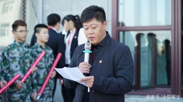 被趙本山捧了12年之久，如今卻在路邊賣烤串，這個人是誰？