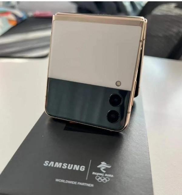 三星Galaxy Z Flip3 5G 奧運紀念版真機圖，超好看