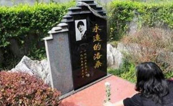 “相聲天才”洛桑:27歲爆紅去世,一張欠條被郭德綱儲存了26年 “相聲天才”洛桑:27歲爆紅去世,一張欠條被郭德綱儲存了26年