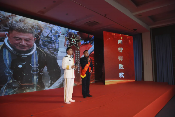 四級軍士長榮立二等功，喜報送到家門口！