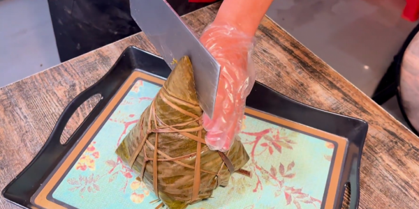 海南大姐自創寶塔粽,68元一個3斤半重,老闆嫌棄不掙錢,限量做 海南大姐自創寶塔粽,68元一個3斤半重,老闆嫌棄不掙錢,限量做