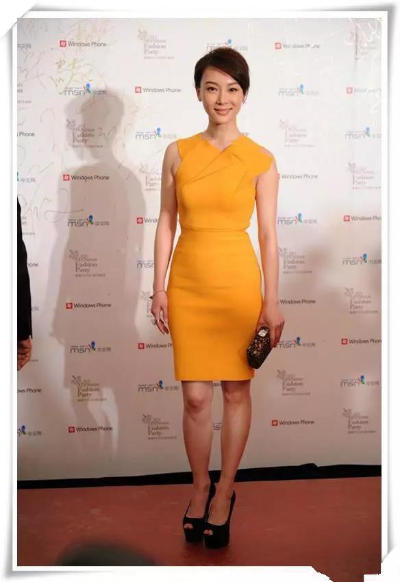 陳數真大意“睡袍裙”皺巴巴的,人再美再有氣質也抵不住瑕疵啊 陳數真大意“睡袍裙”皺巴巴的,人再美再有氣質也抵不住瑕疵啊