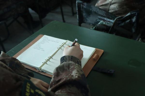 第71集團軍新排長崗前培訓系列報道④練強精準施教硬功夫! 第71集團軍新排長崗前培訓系列報道④練強精準施教硬功夫!