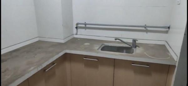 四年未使用的廚房,大掃除用掃地機真的不如用洗車機!又快又猛 四年未使用的廚房,大掃除用掃地機真的不如用洗車機!又快又猛