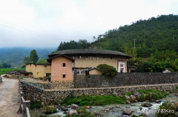 美國人說這裡是中國的核彈發射井，其實只是福建的土樓罷了