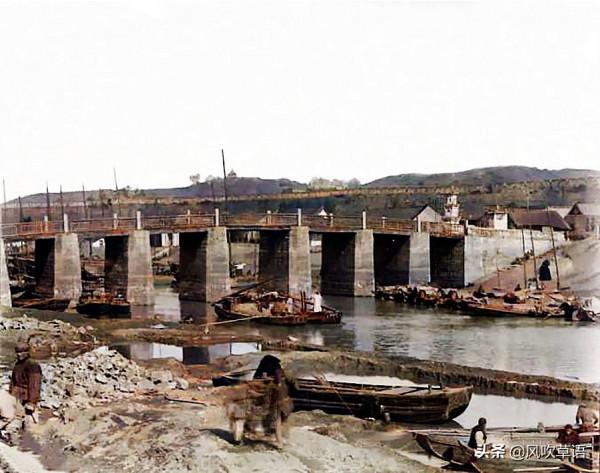 1911年的南京古城，鼓樓前有兵丁把守，江南貢院破爛不堪