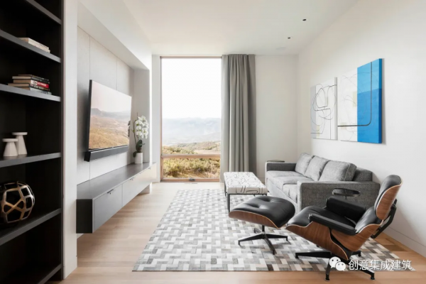 為飽眼福，三對夫婦在山頂建了一座度假屋