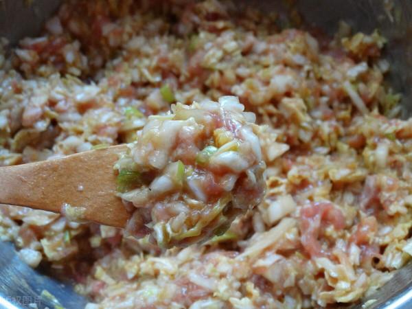 無論包什麼餡餃子,調餡注意3個步驟,餃子完整鮮香,家人愛吃 無論包什麼餡餃子,調餡注意3個步驟,餃子完整鮮香,家人愛吃