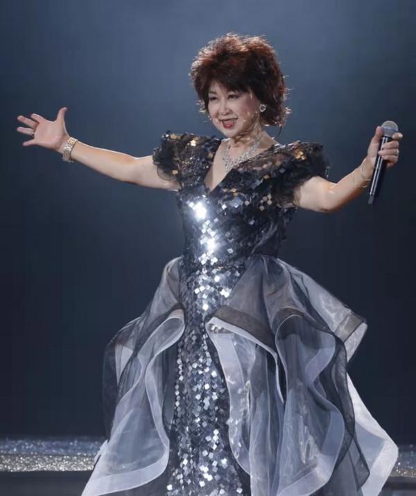 國內外多地有房!香港知名老戲骨家中內飾曝光,足足有一整櫃金器 國內外多地有房!香港知名老戲骨家中內飾曝光,足足有一整櫃金器