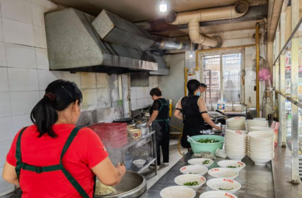 安徽只在夜裡開的麵館，外地人驅車百公里去吃，本地人：不如從前