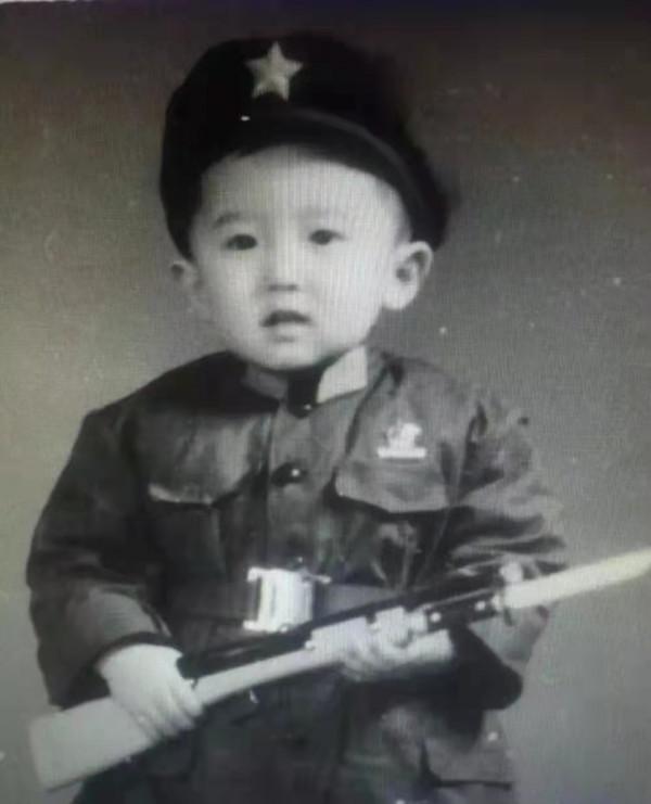 給郭德綱捧哏18年，于謙為何拒絕德雲社的股份？