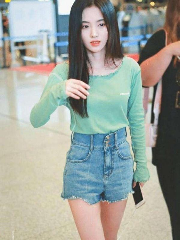 鞠婧禕代言阿瑪尼,烈焰紅唇配紅裝簡直美翻,御姐氣場全開 鞠婧禕代言阿瑪尼,烈焰紅唇配紅裝簡直美翻,御姐氣場全開