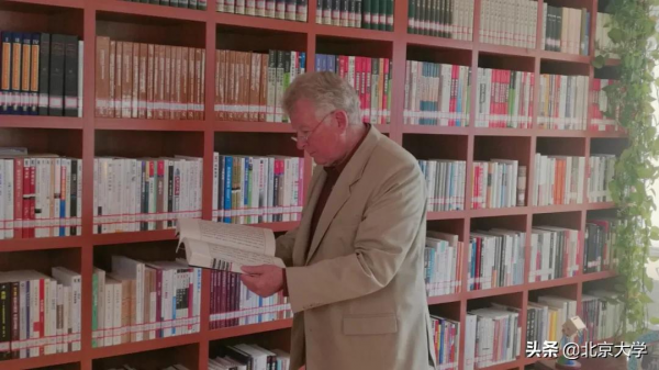 在北大，他的課，貓咪都會來旁聽！