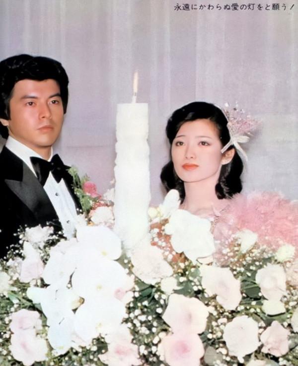 山口百惠:21歲嫁三浦友和,4年後生下兒子,穿著樸素笑容卻更美 山口百惠:21歲嫁三浦友和,4年後生下兒子,穿著樸素笑容卻更美