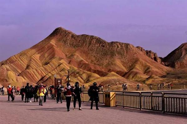 詠張掖七彩丹霞