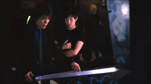 23年前“奶茶”主演的冷門電影，資訊量太大了