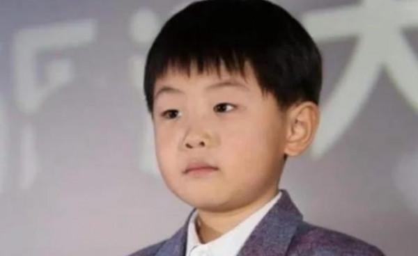 5歲登春晚，年入百萬，父母眼中的“搖錢樹”，張俊豪現狀如何？
